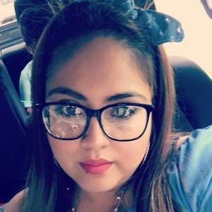 Meet your Posher, Dania